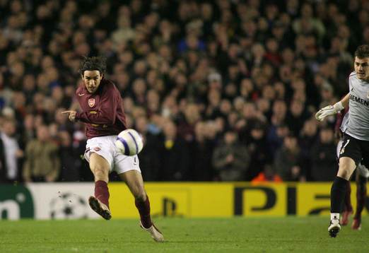 Robert Pires, Arsenal skjuter när Real Madrids målvakt