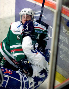 Niklas Karmhag (Rögle) och Oscar Sten (Leksand)