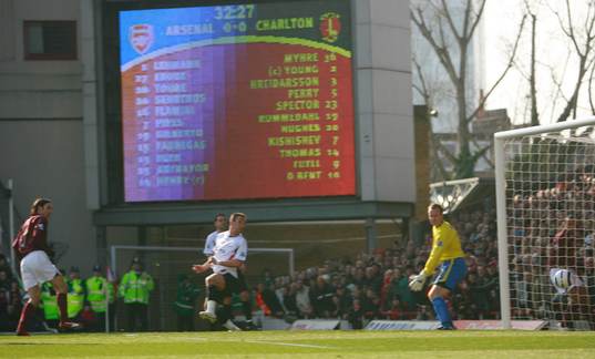 Robert Pires, Arsenal gör 1-0