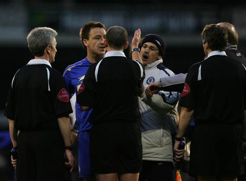 John Terry och Rui Faria (Fys tränare), Chelsea pratar med