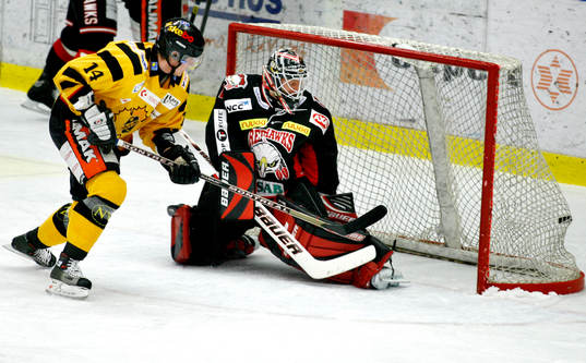 Patrik Rönnqvist, Skellefteå, sätter 3-3 målet bakom
