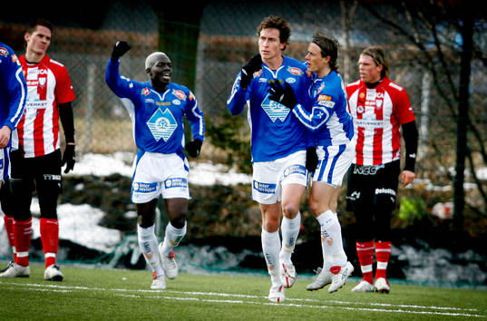 Rob friend (i mitten), Molde, jublar