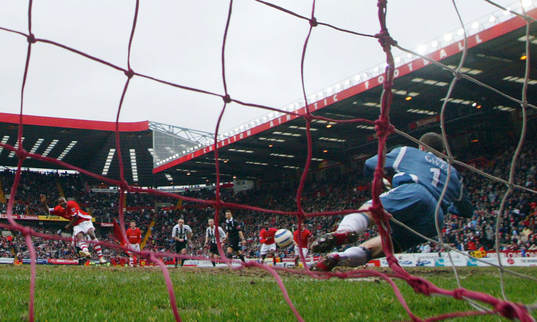 Darren Bent, Charlton, gör första målet