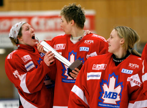 Guldjubel med Ylva Lindberg. Jubel, pokal, Svenska Mästare