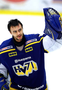 Stefan Liv, målvakt HV71 tackar publiken
