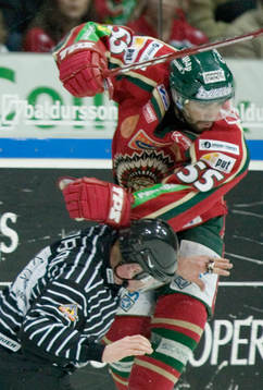 Domare faller på Johnny Oduya