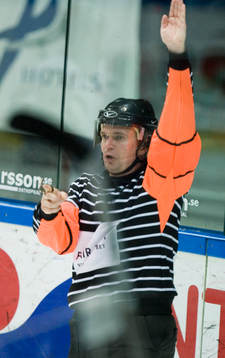 Domaren Christer Lärking avgjorde matchen med en felaktig