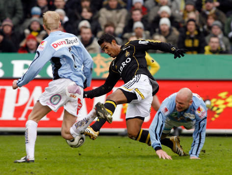 Wilton Figueiredo, AIK dras ner av Thomas Hedlund, Gefle.