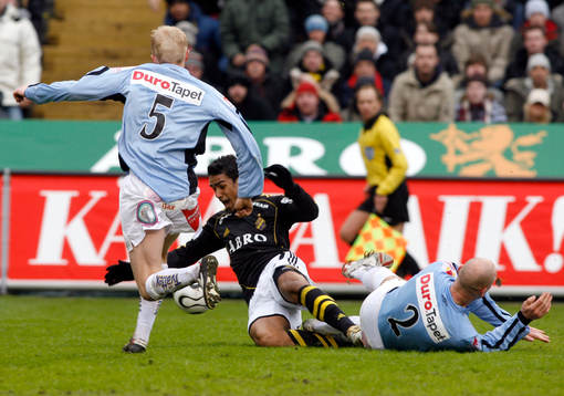 Wilton Figueiredo, AIK dras ner av Thomas Hedlund, Gefle.