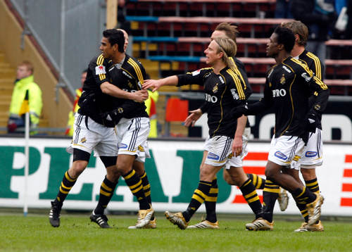 Lagkamraterna fick stoppa  Wilton Figueiredo, AIK från att