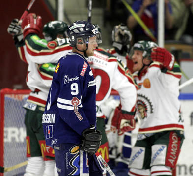 Frölunda tar ledningen med 0-2 och Tony Mårtensson deppar