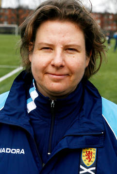 Fotboll, Dam, Skottland. Träning på helenholms IP i