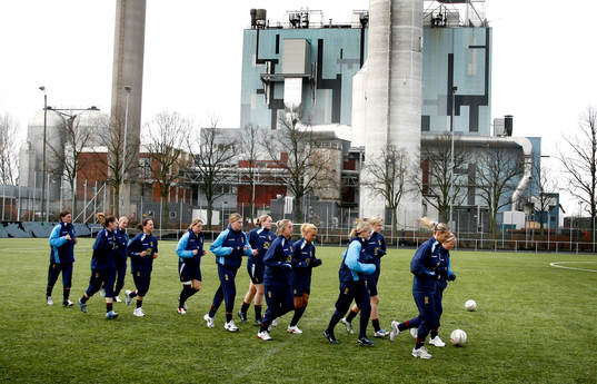 Fotboll, Dam, Skottland. Träning på Helenholms IP i Malmö