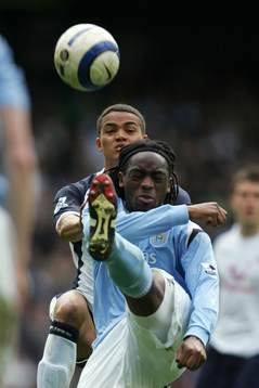 Kiki Musampa, Manchester City och Jermaine Jenas, Tottenham
