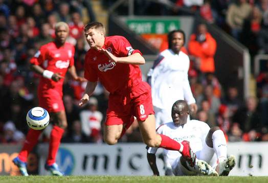 Steven Gerrard, Liverpool och Abdoulaye Faye, Bolton