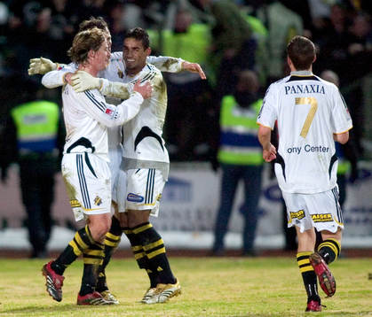 AIK spelare jublar
