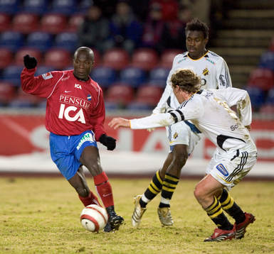 John Pelu, Öster och Derek Boateng, AIK