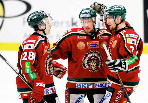 Martin Plüss, Niklas Andersson och Antti-Jussi Niemi, jubel