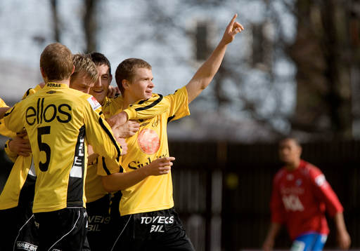 Samuel Holmén, jubel, Mathias Svensson och Stefan Ishizaki