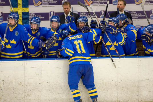Tony Lagerström, jubel med sina lagkamrater