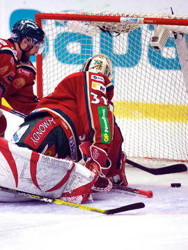 Färjestad hävdade att pucken var inne i mål i första