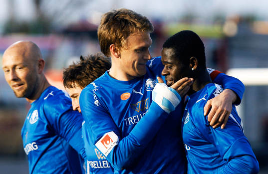 Dagens lirare i TFF: Michael Mensah får en klapp på