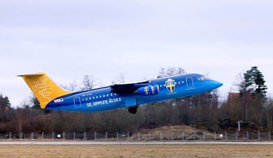 Svenska Fotbollförbundets Flygplan som landslaget kommer