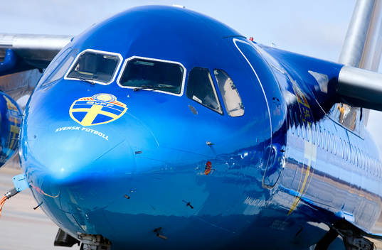Svenska Fotbollförbundets Flygplan som landslaget kommer