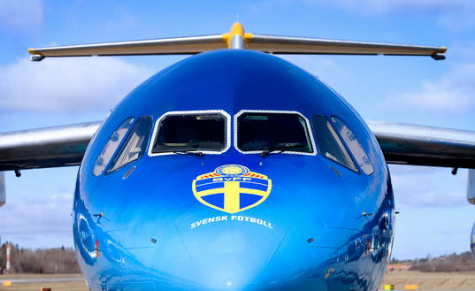 Svenska Fotbollförbundets Flygplan som landslaget kommer