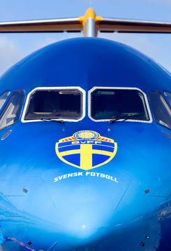 Svenska Fotbollförbundets Flygplan som landslaget kommer