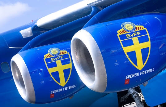 Svenska Fotbollförbundets Flygplan som landslaget kommer