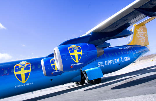 Svenska Fotbollförbundets Flygplan som landslaget kommer
