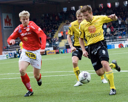 Upphovet till 1-0, Anders Svensson skjuter, Stefan Ishizaki