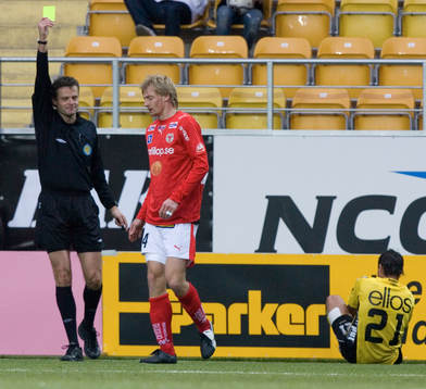 Inte nog med förlust, Patrik Rosengren fick gult kort