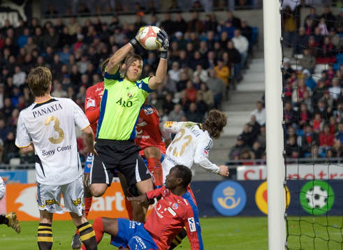 Daniel Örlund, målvakt, AIK, gör en räddning