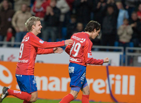 1-1, Babis Stefanidis, som grattas av Andreas Dahl,