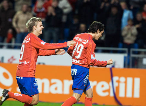 1-1, Babis Stefanidis, som grattas av Andreas Dahl,