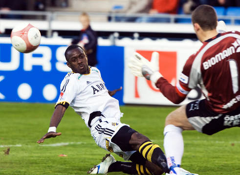 Dulee Johnson, AIK nära överlista Daniel Andersson,