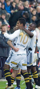 Wilton Figueiredo, AIK hyllas av lagkamrater. Glädje