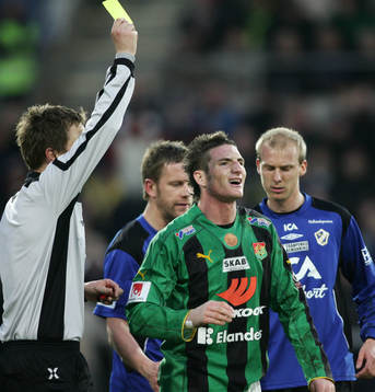 James Keene får gult kort