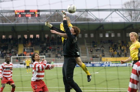 Johan Lind och Christoffer Källqviist, målvakt, Häcken.