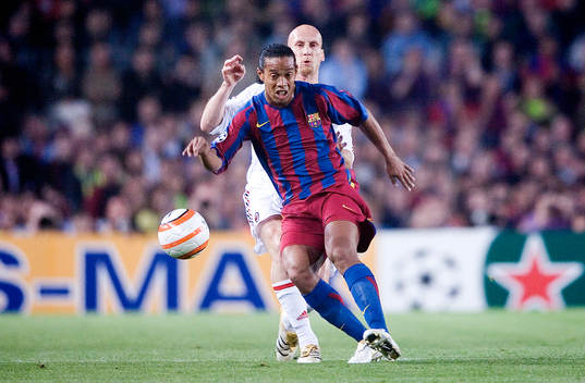 Ronaldinho, Barcelona tar emot bollen