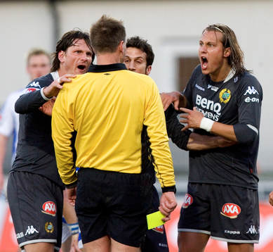 Petter Andersson har sparkats ner och upprörda känslor,