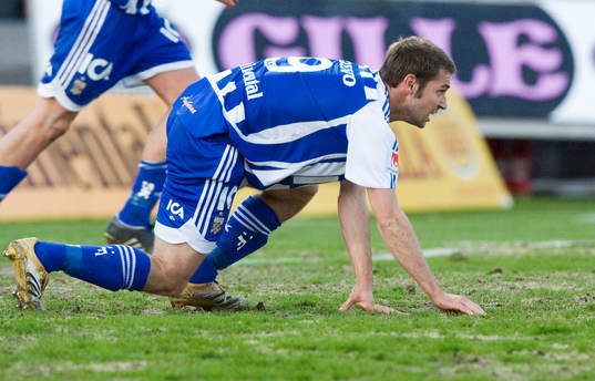 Stefan Selakovic försöker resa sig