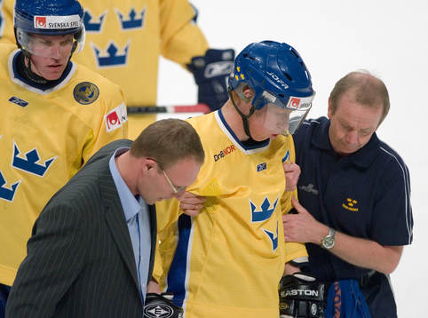 Jörgen Jönsson, Sverige knäskadad