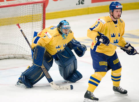 Stefan Liv, målvakt och Mattias Timander, Sverige