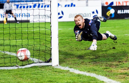 Öster-keepern Robert Veselovsky hade inte en chans på 0-4