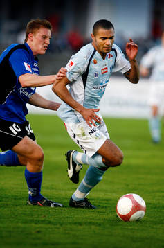 Afonso Alves, Malmö rycker förbi en Halmstad spelare