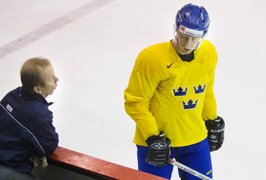 Tomas Karlsson (Sjukgymnast) pratar med Jörgen jönsson