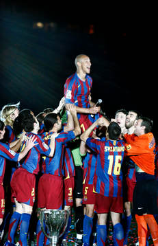 Henrik Larsson, Barcelona, hissades av laget
